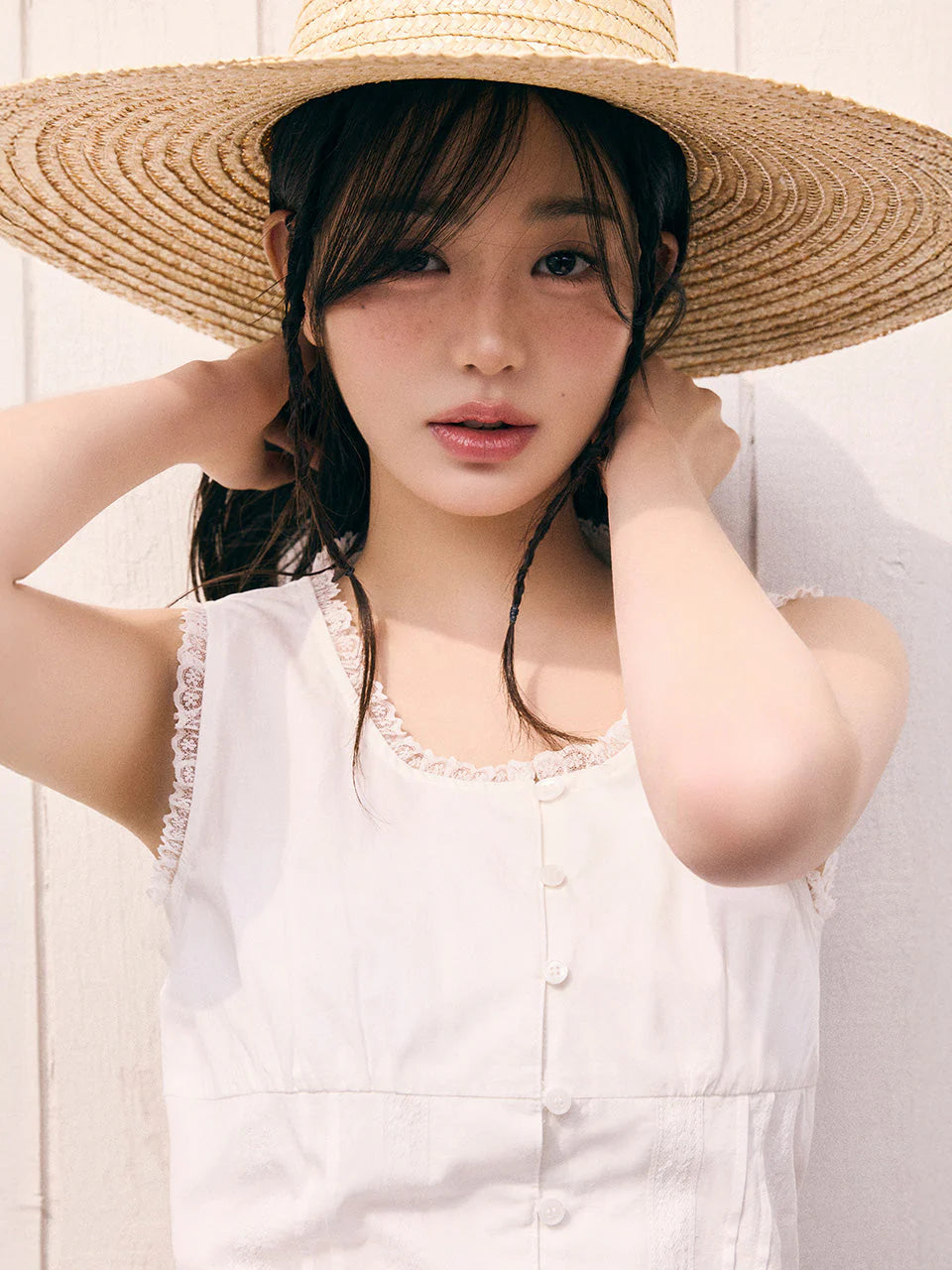 rolarola LACE CROP SLEEVELESS BLOUSE WHITE (Jang Wonyoung WAER) rolarola Sleeveless Blouse